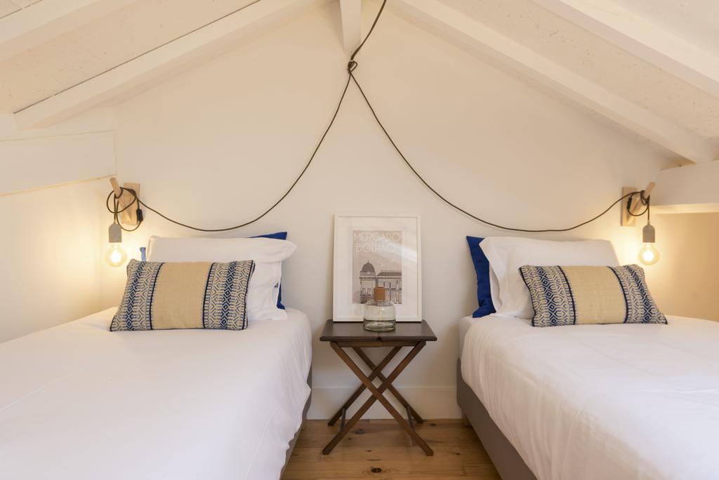 Lovelystay - Top Floor Balcony Apartment Porto Buitenkant foto