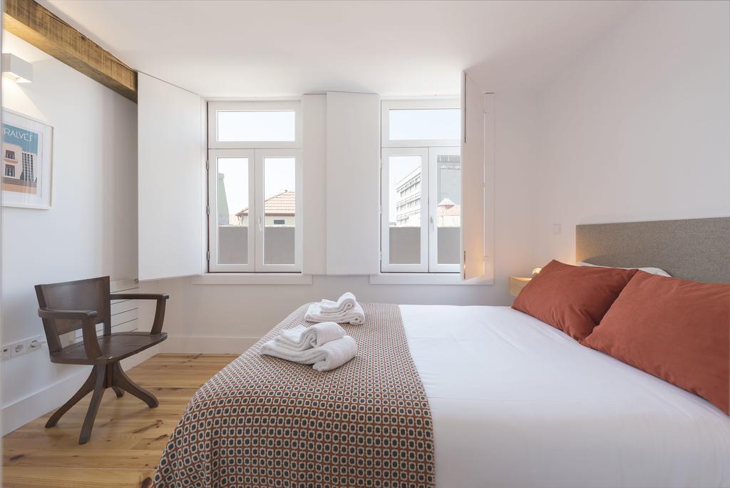 Lovelystay - Top Floor Balcony Apartment Porto Buitenkant foto