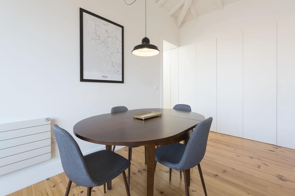 Lovelystay - Top Floor Balcony Apartment Porto Buitenkant foto