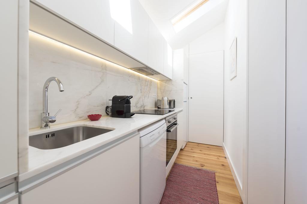 Lovelystay - Top Floor Balcony Apartment Porto Buitenkant foto