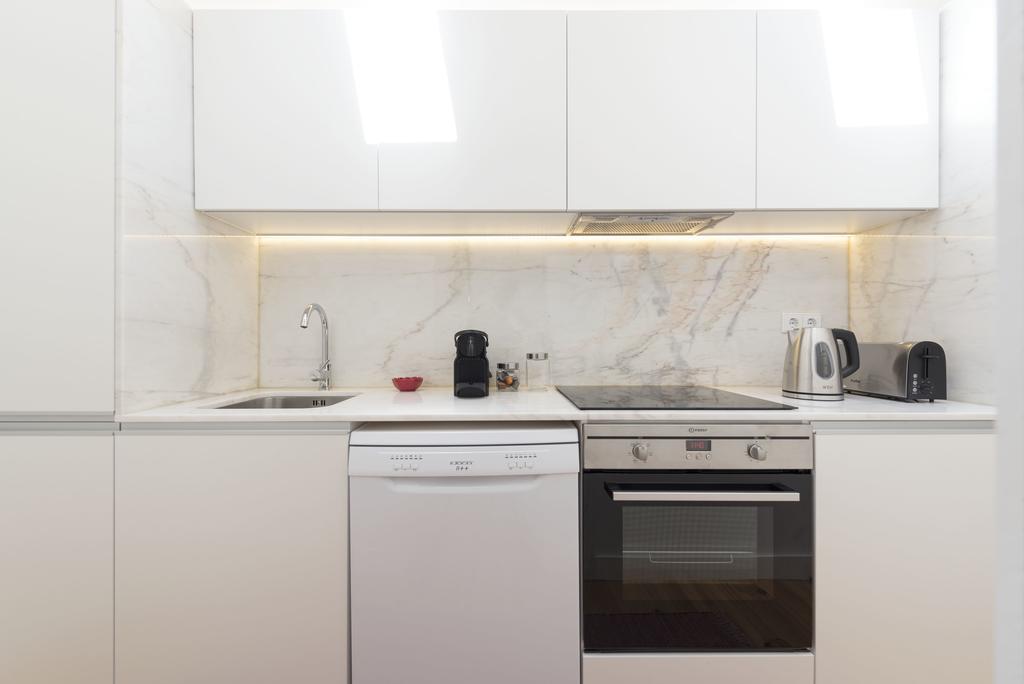 Lovelystay - Top Floor Balcony Apartment Porto Buitenkant foto