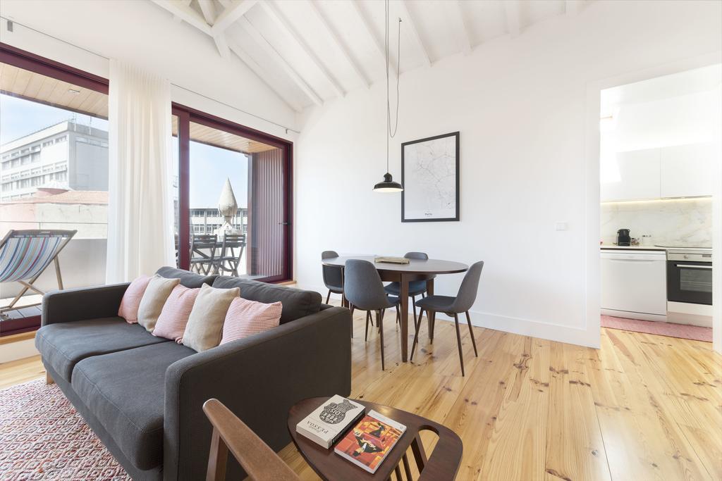 Lovelystay - Top Floor Balcony Apartment Porto Buitenkant foto